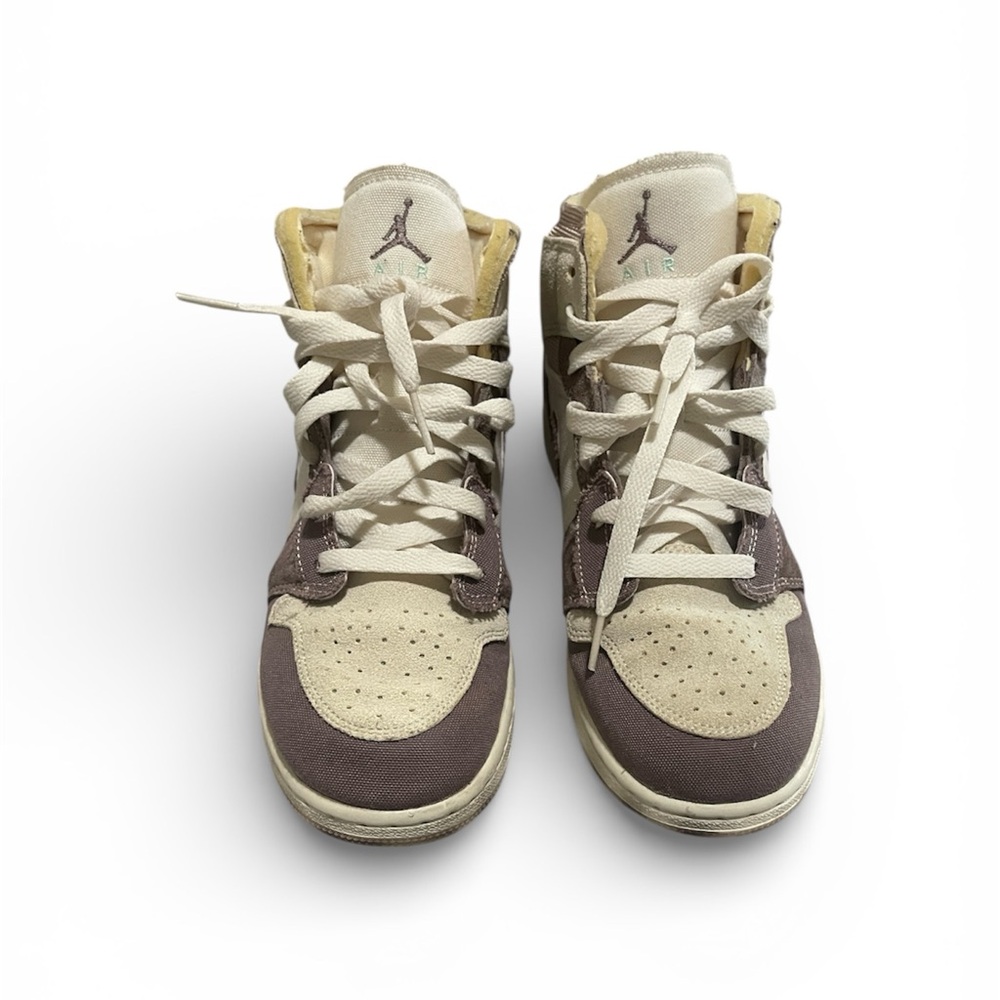 Nike Sneakers in Gray and Cream - Picture 3 of 7